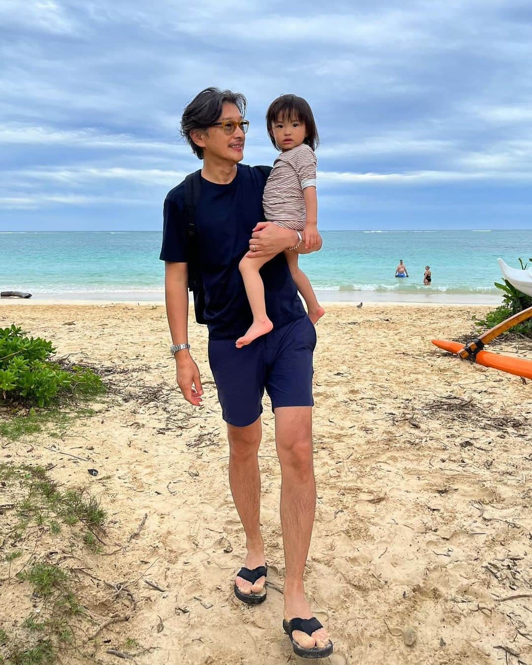 加藤章太郎のインスタグラム：「. 今日は、カイルアでのんびり1日を過ごしました👶🌴🚶  #kailuatown #hawaiitrip #hawaii #familytrip #vacation #aloha #lovedaughter❤ #Kids」