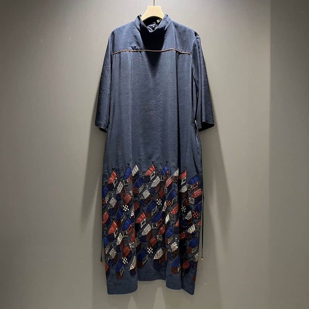 BEAMS JAPANさんのインスタグラム写真 - (BEAMS JAPANInstagram)「＜mina perhonen＞ Womens village dress ¥96,800-(inc.tax) Item No.61-26-0521 BEAMS JAPAN 3F ☎︎03-5368-7317 @beams_japan #minaperhonen #beams #raybeams #beamsjapan #beamsjapan3rd Instagram for New Arrivals Blog for Recommended Items」12月1日 19時43分 - beams_japan
