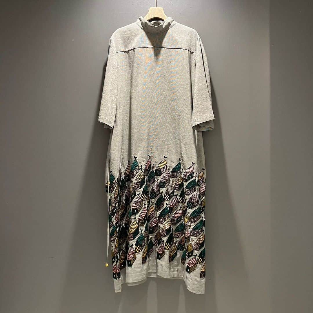 BEAMS JAPANさんのインスタグラム写真 - (BEAMS JAPANInstagram)「＜mina perhonen＞ Womens village dress ¥96,800-(inc.tax) Item No.61-26-0521 BEAMS JAPAN 3F ☎︎03-5368-7317 @beams_japan #minaperhonen #beams #raybeams #beamsjapan #beamsjapan3rd Instagram for New Arrivals Blog for Recommended Items」12月1日 19時43分 - beams_japan