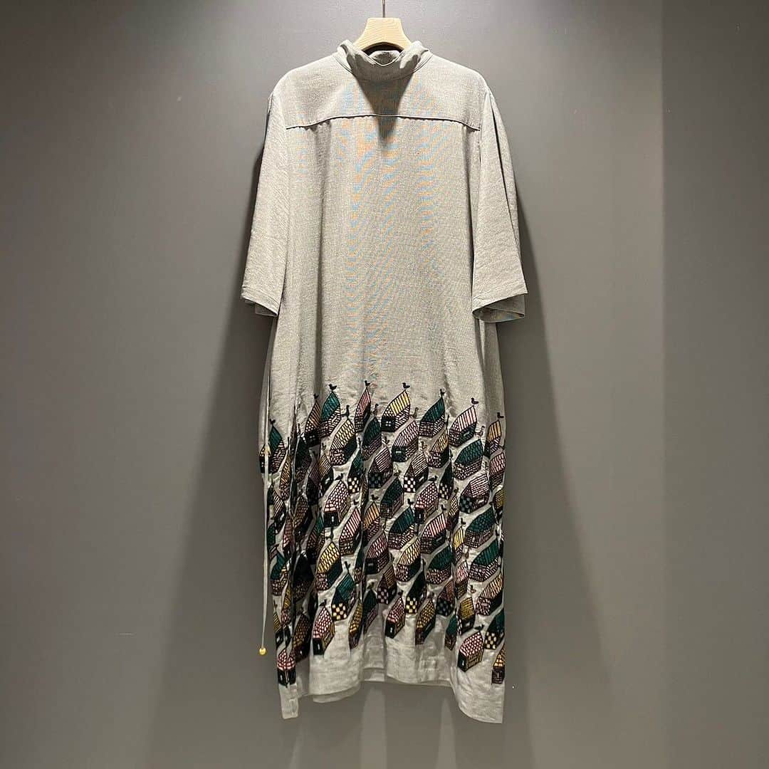BEAMS JAPANのインスタグラム：「＜mina perhonen＞ Womens village dress ¥96,800-(inc.tax) Item No.61-26-0521 BEAMS JAPAN 3F ☎︎03-5368-7317 @beams_japan #minaperhonen #beams #raybeams #beamsjapan #beamsjapan3rd Instagram for New Arrivals Blog for Recommended Items」