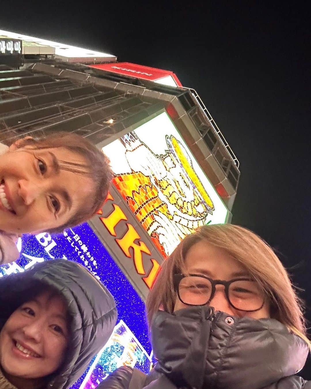 上田祥子さんのインスタグラム写真 - (上田祥子Instagram)「4年振りの札幌でした。 愉快な仲間と非日常すぎる素敵な旅。年の瀬に、そして様々なイベント(?)の前に、心身リセット出来て有り難かった！ 札幌クリスマスマーケット、ウタリ、ススキノの街、 バンビちゃんとの遭遇。食べて、呑んで、笑って、本当にいい旅でした。ありがとう✨感謝。 今回は大高酵素さんの見学ツアー。改めてまたアップします。 #ウタリの熊」12月1日 19時56分 - uedasachikoinsta