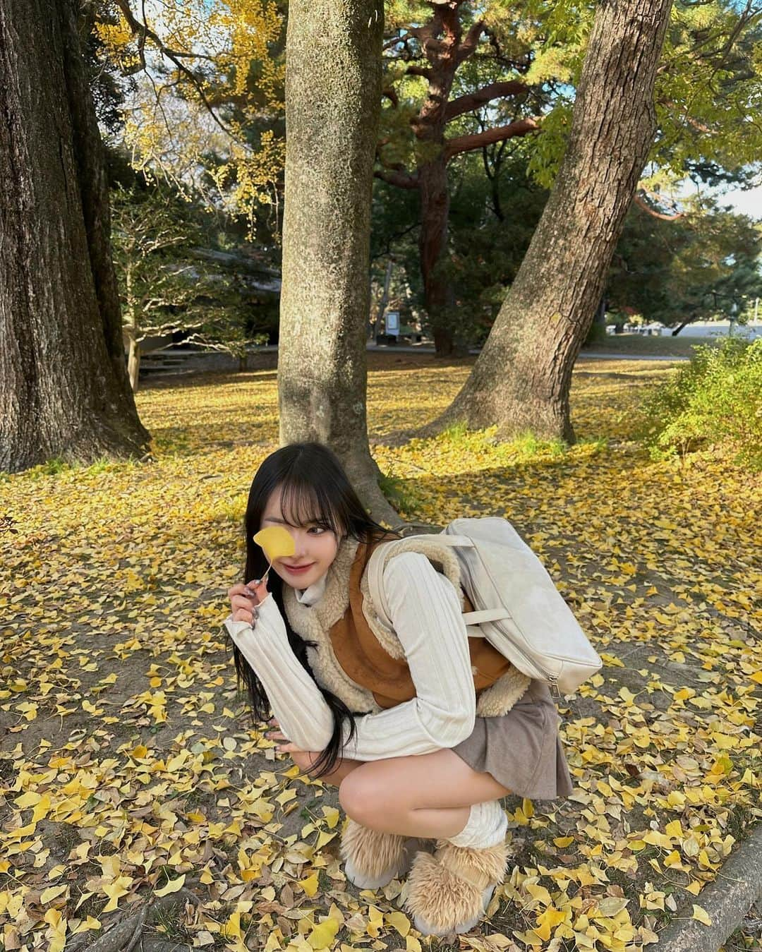 葉月ひまりさんのインスタグラム写真 - (葉月ひまりInstagram)「やっと見に行けたイチョウ🍁🍂 秋の京都はどこに行っても綺麗で心が癒された…💭  お洋服の質問も多かったのでタグ付けしたよ‪🏷︎⸝‍⋆ 秋服が1番可愛くて大好きᐢ ̥_ ̫ _ ̥ᐢ♡」12月1日 19時56分 - _00_h.m