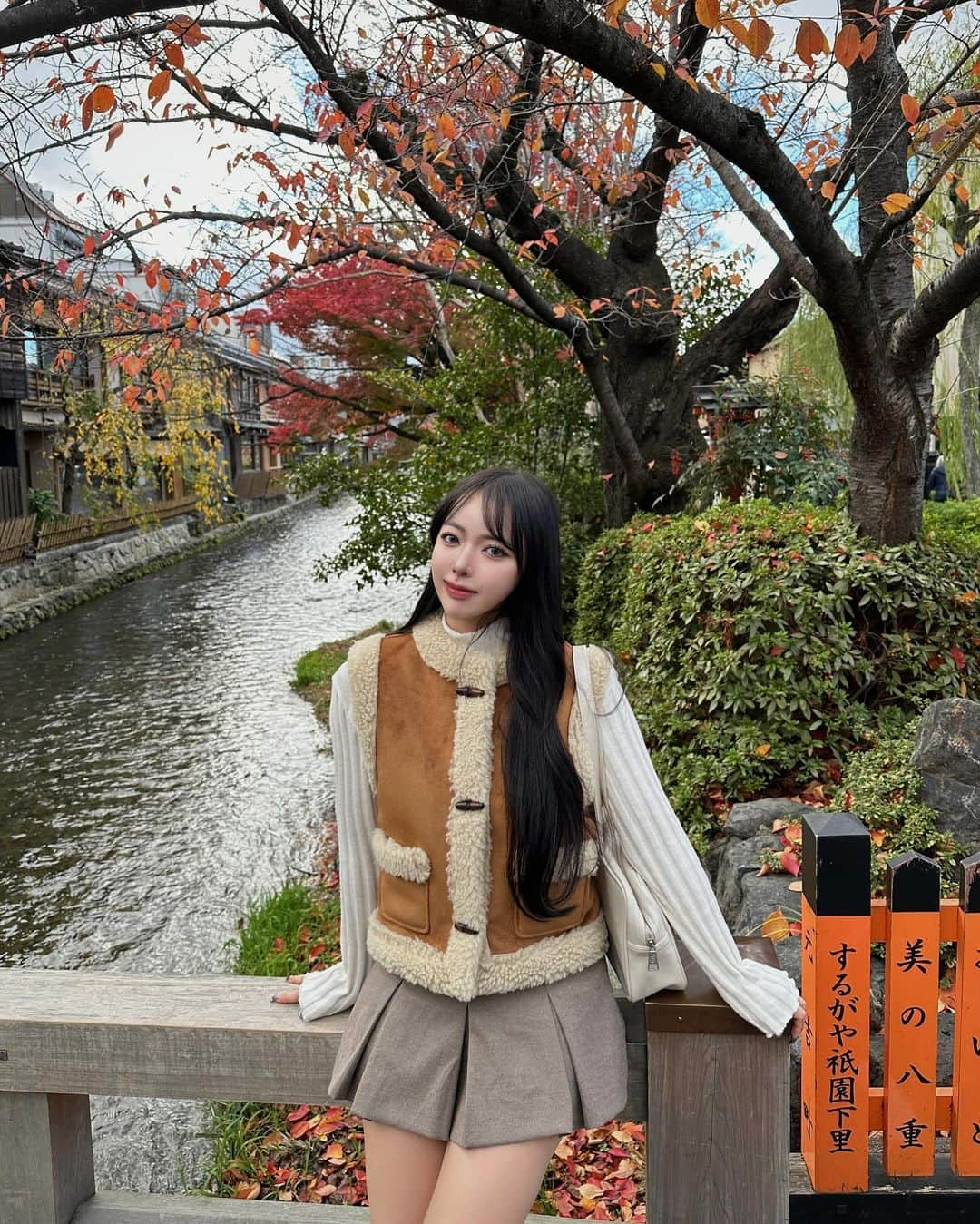 葉月ひまりさんのインスタグラム写真 - (葉月ひまりInstagram)「やっと見に行けたイチョウ🍁🍂 秋の京都はどこに行っても綺麗で心が癒された…💭  お洋服の質問も多かったのでタグ付けしたよ‪🏷︎⸝‍⋆ 秋服が1番可愛くて大好きᐢ ̥_ ̫ _ ̥ᐢ♡」12月1日 19時56分 - _00_h.m