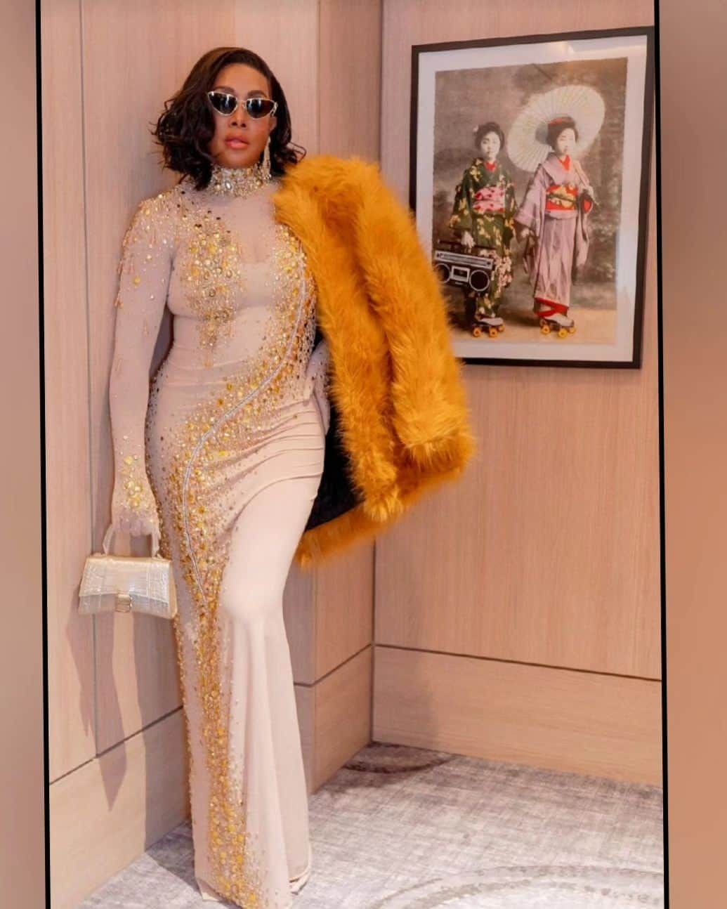 ヴィヴィカ・A・フォックスのインスタグラム：「GM Dawlings! #AboutLastNite FUNTIMES in London @beyonce "Renaissance" movie premiere w my BFF @abjcoleman Much LUV to QUEEN @mstinaknowles 4 the FABULOUS invitation! Rocking AMAZING @forthestarsfashionhouse gown & earrings @ysl jacket @bottegavenetaworld glasses @balenciaga  bag @renecaovilla shoes Makeup @angel_aculeybeauty Hair @heatherdapaah Pix by @shay.thecreative #LifeIsGood #GodIsGood #Blessed #Respect #GurlPower #VivicaFoxHair #TeamVivica #TeamFox #MyGrindDontStop #LegitimateCareers #BossMoves #LoveWins #FILMLIFE #ClassicBadChick 🔥👸🏽🎬🎠🤑🔥」