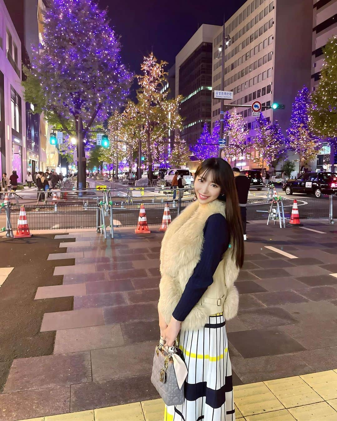 ゆうなさんのインスタグラム写真 - (ゆうなInstagram)「もこもこ🦊  もっと冬っぽい綺麗なとこ行きたいなあ🪼🪽   #御堂筋イルミネーション  #私服 #冬コーデ」12月1日 19時52分 - yuna121.1995