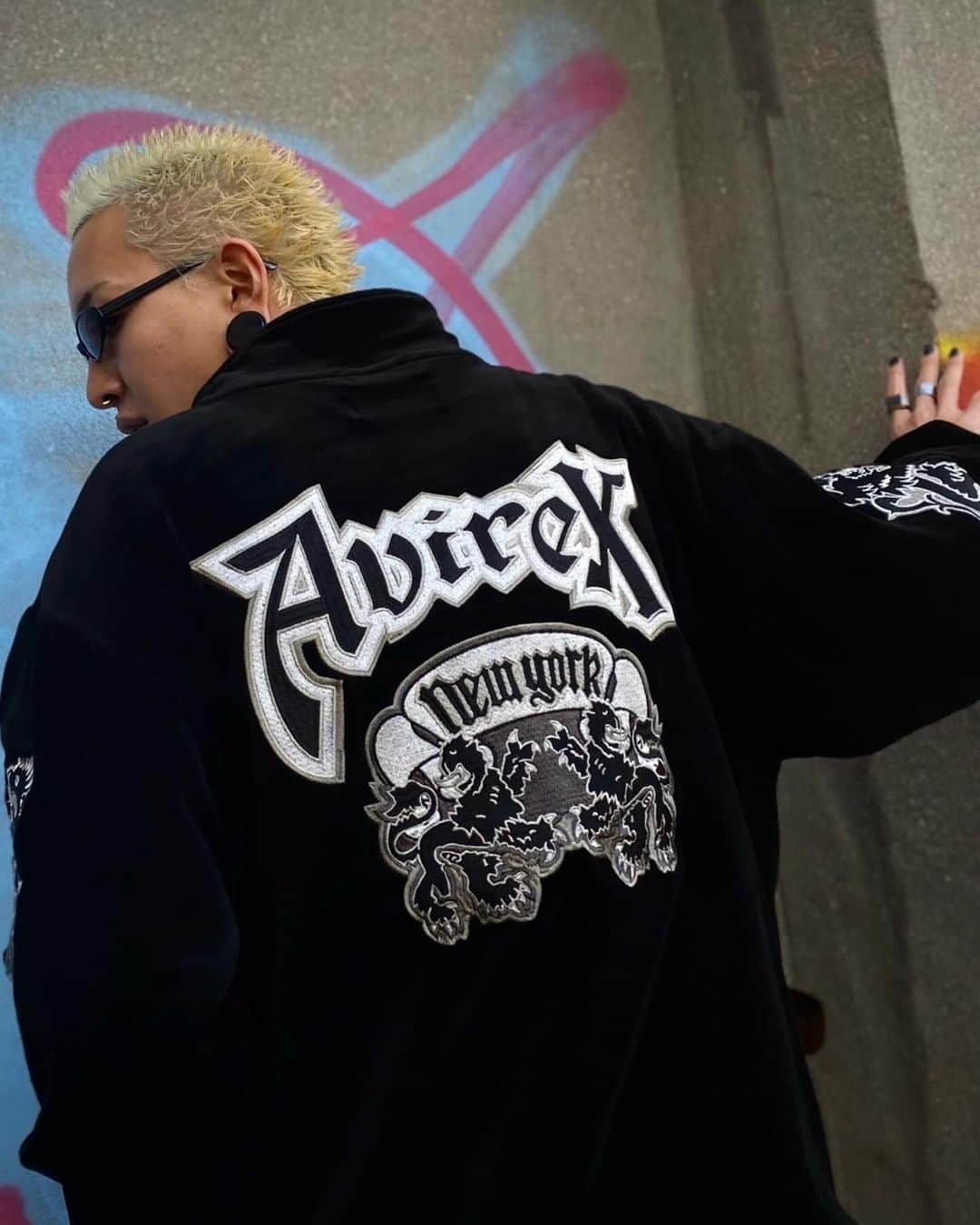 XLARGE®︎ SNAP XLARGE®︎ official SNAP instagramさんのインスタグラム写真 - (XLARGE®︎ SNAP XLARGE®︎ official SNAP instagramInstagram)「@skinzbadboi #xlosaka  - XLARGE×AVIREX VELOUR JACKET - FUNCTION EASY PANTS   @la__xlyk47 #xlosaka  - XLARGE×RUSSELL PULLOVER HOODED SWEAT - EASY WORK PANTS  #xlarge #xlargejp #xlarge_snap #エクストララージ  #avirex #russell」12月1日 19時57分 - xlarge_snap