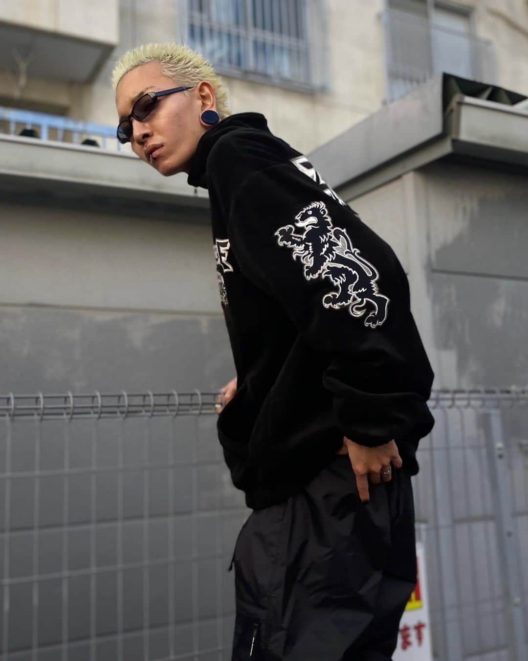 XLARGE®︎ SNAP XLARGE®︎ official SNAP instagramさんのインスタグラム写真 - (XLARGE®︎ SNAP XLARGE®︎ official SNAP instagramInstagram)「@skinzbadboi #xlosaka  - XLARGE×AVIREX VELOUR JACKET - FUNCTION EASY PANTS   @la__xlyk47 #xlosaka  - XLARGE×RUSSELL PULLOVER HOODED SWEAT - EASY WORK PANTS  #xlarge #xlargejp #xlarge_snap #エクストララージ  #avirex #russell」12月1日 19時57分 - xlarge_snap