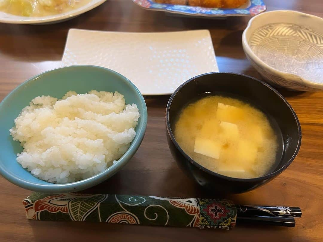 原田喧太さんのインスタグラム写真 - (原田喧太Instagram)「本日の喧太飯 #白菜と帆立の豆乳煮  #コロッケ  #とんかつ  #定食　で召し上がれ〜 コロッケとトンカツは作り置きして貰ってたのを揚げただけ😁 #豆腐の味噌汁  #ご飯」12月1日 19時59分 - kenta.harada