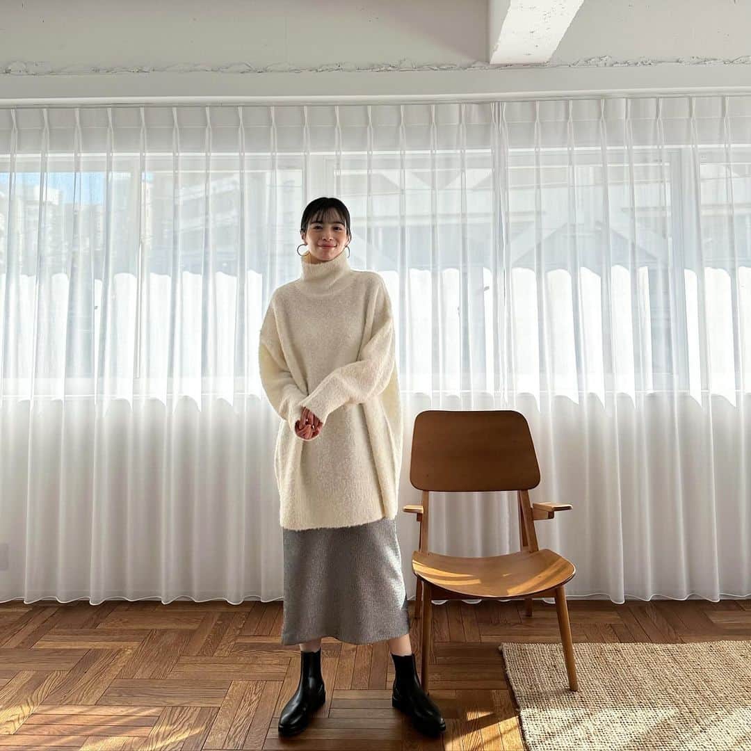 douxarchivesさんのインスタグラム写真 - (douxarchivesInstagram)「@douxarchives.official 『New arrival』  フワフワな柔らかな風合いで冬のシーズンムード高まる1枚  【point】 ヒップが隠れるチュニック丈で冬も暖か ネック部分はゆとりがあるタートルデザインなので首元もすっきり 柔らかなカラーリングがオトナの冬らしいクリーンな印象を与えます  ︎︎︎︎︎︎☑︎item ブークレチュニックニット ￥7,700 color:オフホワイト/グレー/パープル   #douxarchives  #ドゥアルシーヴ  #大人カジュアル  #きれいめカジュアル  #ニット  #ニットコーデ  #冬服  #冬服コーデ」12月1日 19時59分 - douxarchives.official