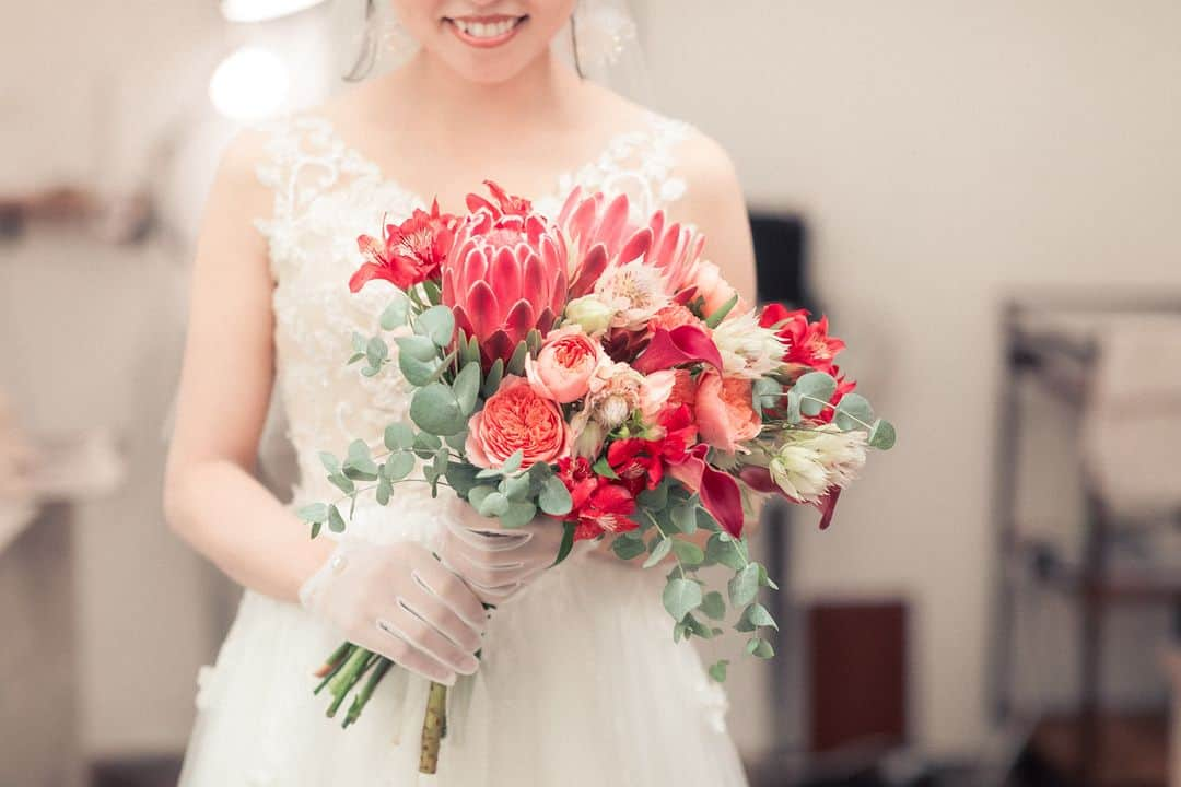 BARN&FOREST148のインスタグラム：「#100年後も語り継がれる結婚式 ・ ・ BEST DAY EVER...*  ブライダルフェアのご予約やお問合せは InstagramのDMでも承っております*  #ブーケ #花束 #千葉花嫁 #ナチュラルウエディング #バーンアンドフォレスト148 #148cafe #ガーデンウエディング #barnandforest148 #卒花嫁 #プレ花嫁 #千葉結婚式 #バーンウエディング #barnwedding #weddingcakedesign #ラスティックウエディング #バーンアンドフォレスト #ガーデン挙式 #weddingcake #ケーキ #148花嫁 #流山おおたかの森 #千葉結婚式場 #結婚式場 #weddingcakesideas」