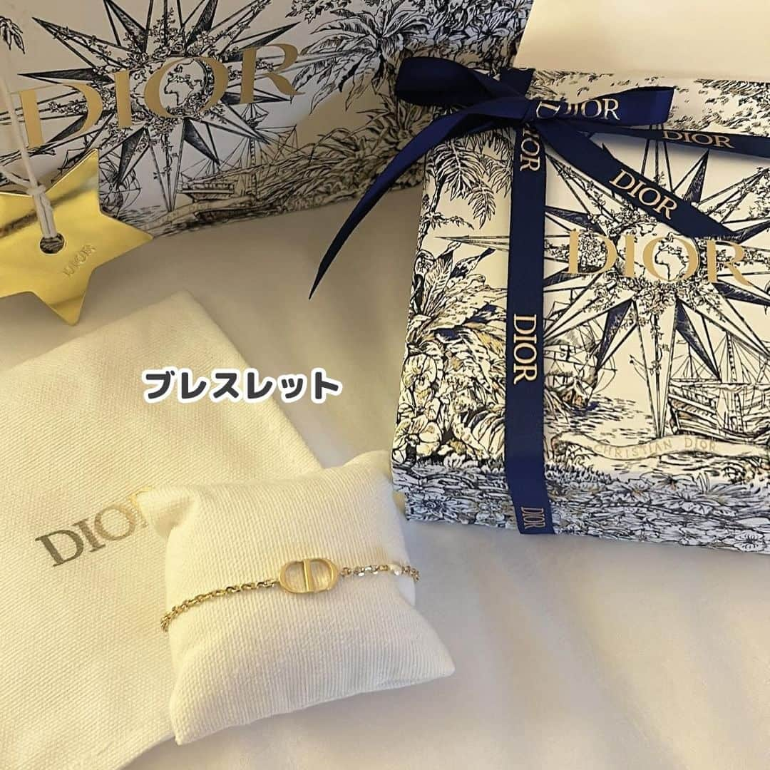 RiLiさんのインスタグラム写真 - (RiLiInstagram)「サンタさんにおねだりしたい🎅♡【クリスマスギフト】🛍️🪄  今年も1年頑張った自分へのご褒美にもとってもオススメな もらってうれしいクリスマスプレゼントを集めてみたよ🎀  冬といえばの定番マフラーや 美意識高めさんのスキンケアorボディケアグッズ 大切な恋人には特別感溢れるアクセサリー💍など...  どれも素敵なアイテムばかりだから ぜひ参考にしてみてね🎄🎁✨  R i L i 編 集 部 🫧 Editor-chief @aosimmdr Editor @micomy_02 Writer @pink_breathing   🤍🤍🤍  Special thanks💐 Photo by⁣⁣ p.1 @rinya5588  p.2 @megu.03_03  p.3 @moe___u  p.4 @yukachan_14  p.5 @dish_0605  p.6 @akeeey95  p.7 @matuko5342  p.8 @______babydoll  p.9 @nno_gram   RiLiで紹介してもらいたい子は #rili_tokyo を付けてね❕  ⁣  #クリスマスプレゼント #クリスマスギフト #誕生日プレゼント #褒められギフト #プレゼントアイデア #シャネルコスメ #シャネルハンドクリーム #diptyque #ディプティック #buly #ビュリー #ディオールブレスレット #ハートブラシ #リファハートブラシ #アクネストゥディオズ #アクネストール #アクネマフラー #ジェラピケパジャマ #お洒落さんと繋がりたい」12月1日 20時01分 - rili.tokyo