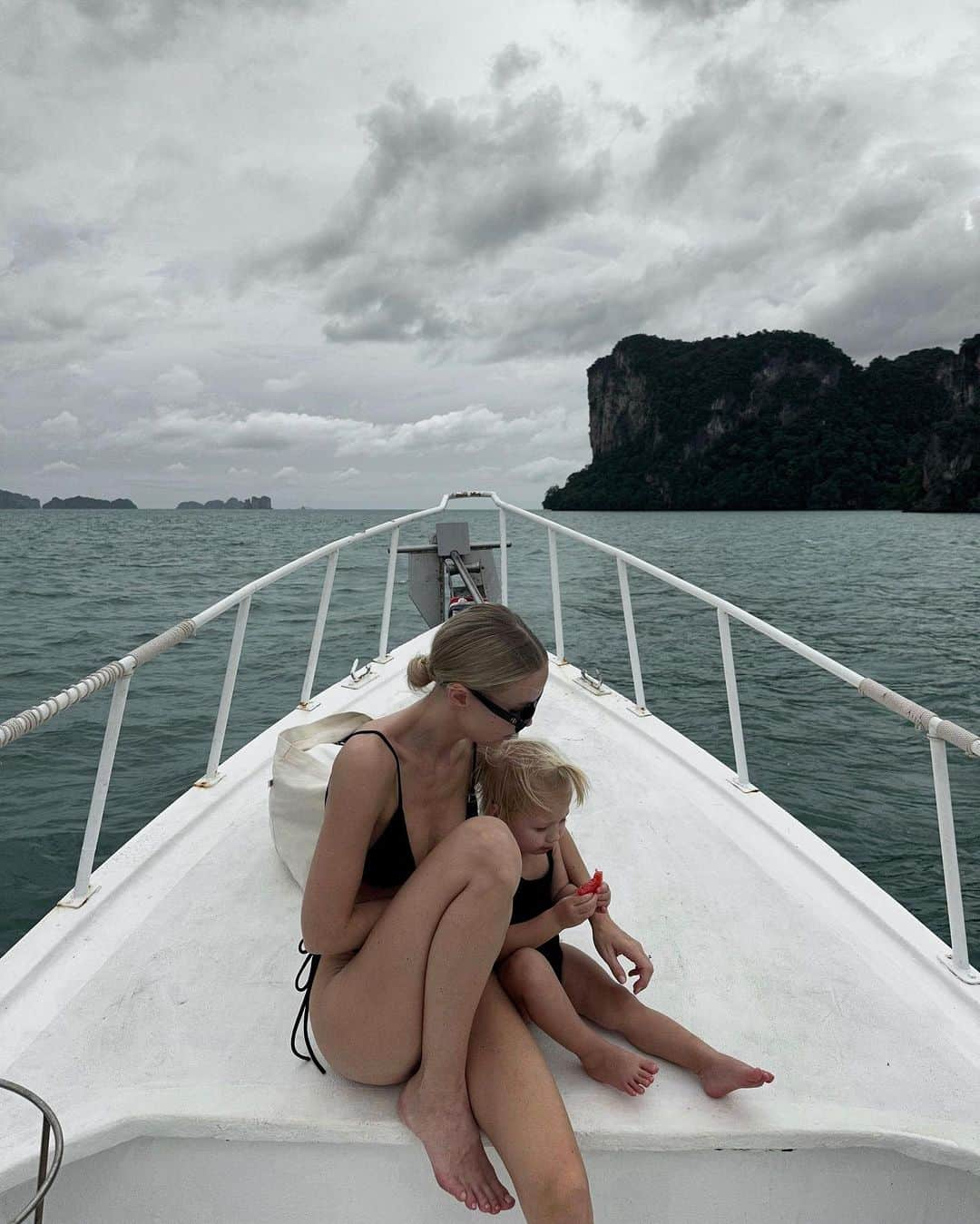 Victoria Törnegrenさんのインスタグラム写真 - (Victoria TörnegrenInstagram)「Boat day 🤍 @capeandkantary」12月1日 20時03分 - victoriatornegren