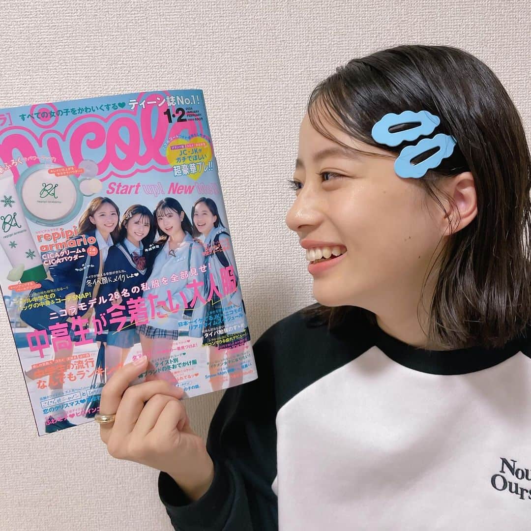 池端杏慈さんのインスタグラム写真 - (池端杏慈Instagram)「︎︎  ニコラ1.2月合併号発売！ 今月は高1モデル4人で表紙を飾らさせていただきました！！ 天気も良くて爽やかな表紙に☀️♡  合併号なのでよりスペシャルな内容になってます🫶🏻  イケメン女子企画やピンクラテページなど 見てほしい企画がたくさんです！  ふろくはrepipi armario CICAクリーム＆CICAパウダー⍤⃝ ぜひチェックしてください🍬  #ニコラ#nicola#ニコモ#ニコラ1_2月合併号 #池端杏慈」12月1日 20時12分 - lespros_anji