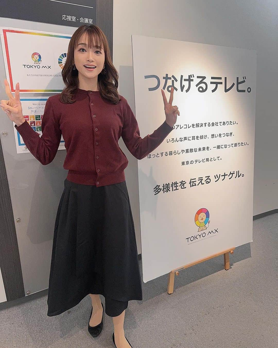 村山千代のインスタグラム：「今日は🗼 東京ホンマもん教室収録→ライブ配信。 ホンマもん教室は話が話だけに、 目だけじゃなくて全顔笑ってない…😂 メイクさんが収録中撮ってくれました🥰 #目が笑ってない問題 #年内の解決目指したいけど難しいなw #mx #mxtv #東京mx #マイナビ #編集部」