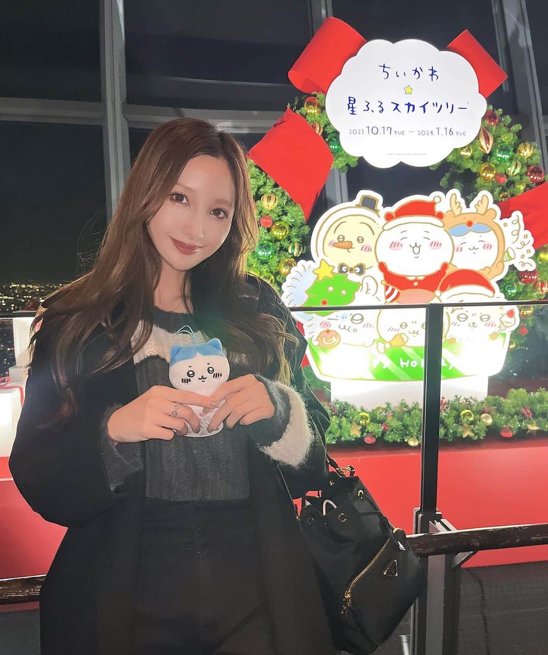 浅香ななみのインスタグラム：「. あっという間に12月🎄⭐️ パツワレ連れて初めてスカイツリー登った 日々推し活に励んでますー🫶🏻 . . #ちいかわ #ハチワレ #あのこ #推しのいる生活 #スカイツリー」