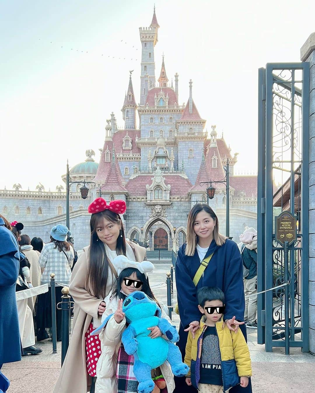 星村麻衣さんのインスタグラム写真 - (星村麻衣Instagram)「1年ぶりのディズニーランド🏰✨ 朝から全力で遊んで夢のような時間でした🥰❤️💜🧡 またすぐ行きたい‼️ 次は子連れシーかなぁ🏝🫧 #ディズニーランド #40周年ディズニー  #クリスマスディズニー」12月1日 20時09分 - hoshimuramai