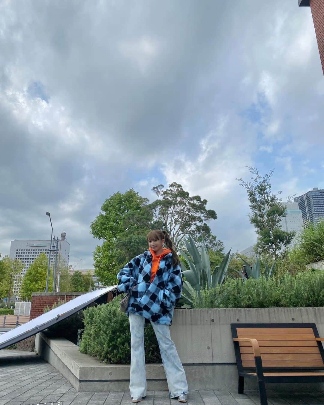 のインスタグラム：「Amazon Fashion 🤍🤍 かわいいお洋服をたくさん着ることができてとっても楽しい撮影でした🎶💖 みんなもAmazon Fashion でお買い物してみてね〜＾＾  By GUMI  https://www.amazon.co.jp/shop/official.onefive  #pr #amazonfashion #onefive #Z世代リーダー #onefive_GUMI」