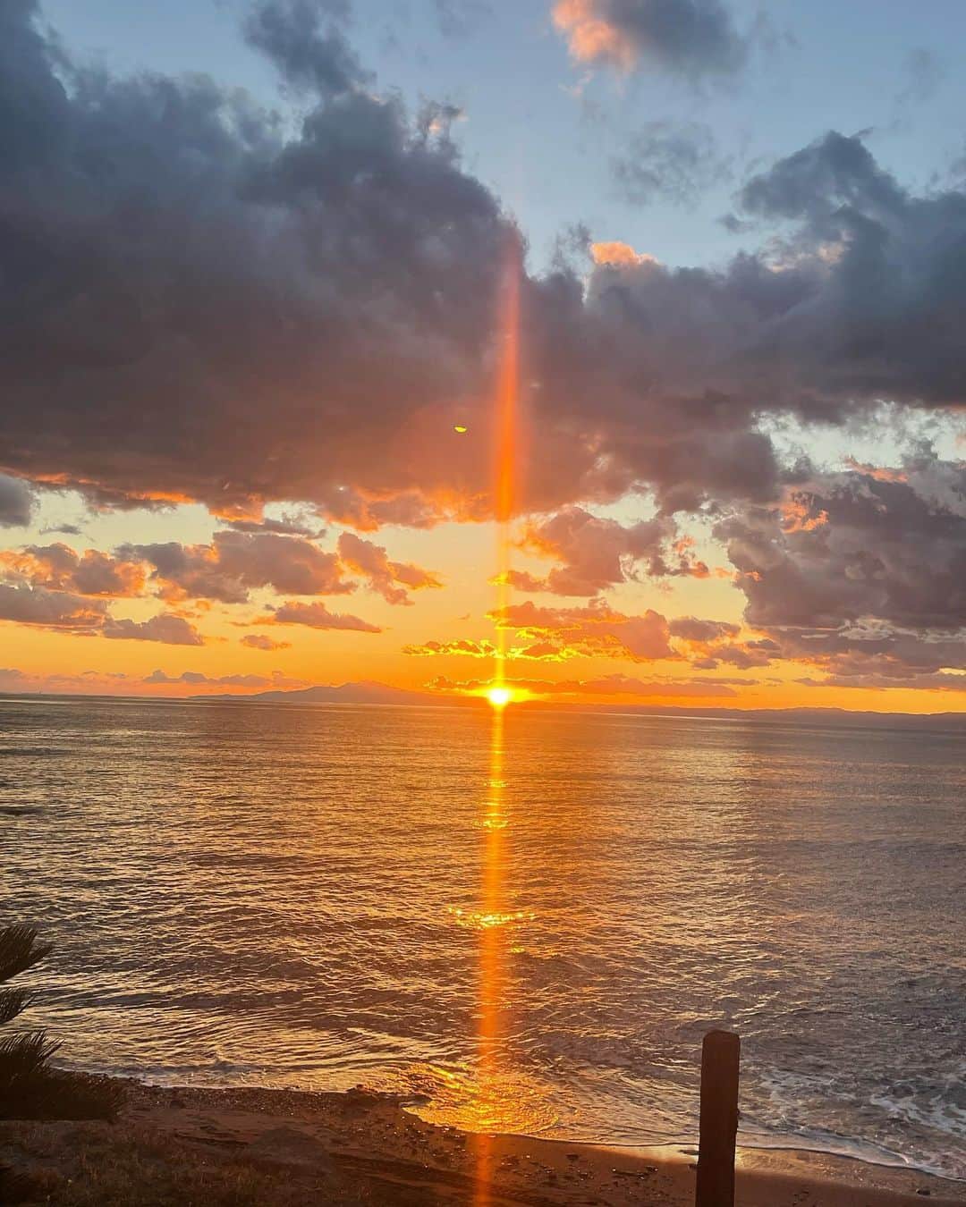 日髙竜太さんのインスタグラム写真 - (日髙竜太Instagram)「Beautiful sunset✨  今年も残り1ヶ月  やり切ったと思える年にできるように。 来年に繋げれるように。  最後まで楽しみながら 頑張っていきましょうね‼︎  寒くなってきたので 体調管理には気をつけて🤝  #撮影合間のお散歩時間」12月1日 20時30分 - ryutahidaka.official