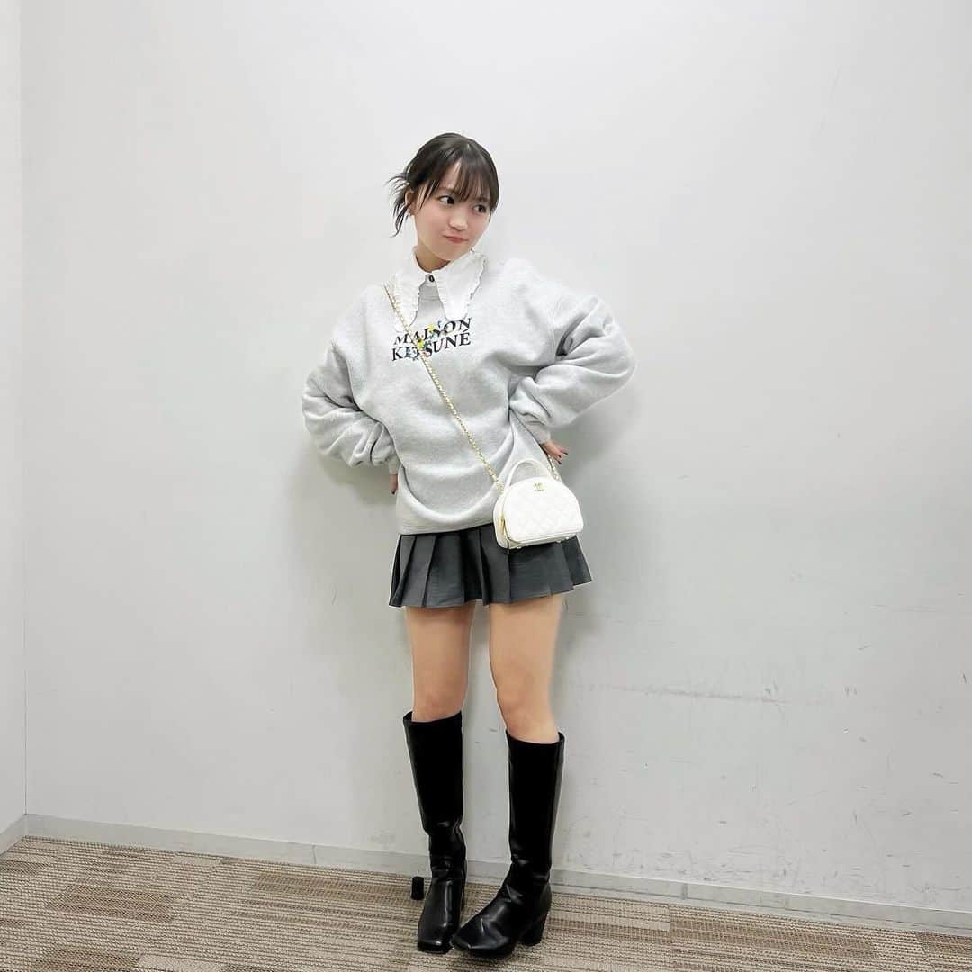 大原優乃さんのインスタグラム写真 - (大原優乃Instagram)「お久しぶりの私服🤍❕ スカートを履くのが珍しすぎて スタイリストさんにいじられたので、 トレンドなんで。とドヤっておきました🤭笑」12月1日 20時23分 - yuno_ohara