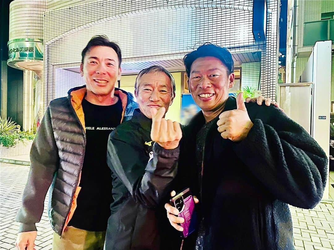 柳葉敏郎のインスタグラム：「引退以来の再会‼️  コーチにコーチしてました😅😅 おもしろかった〜  #荒木雅博 さん #山井大介 さん」