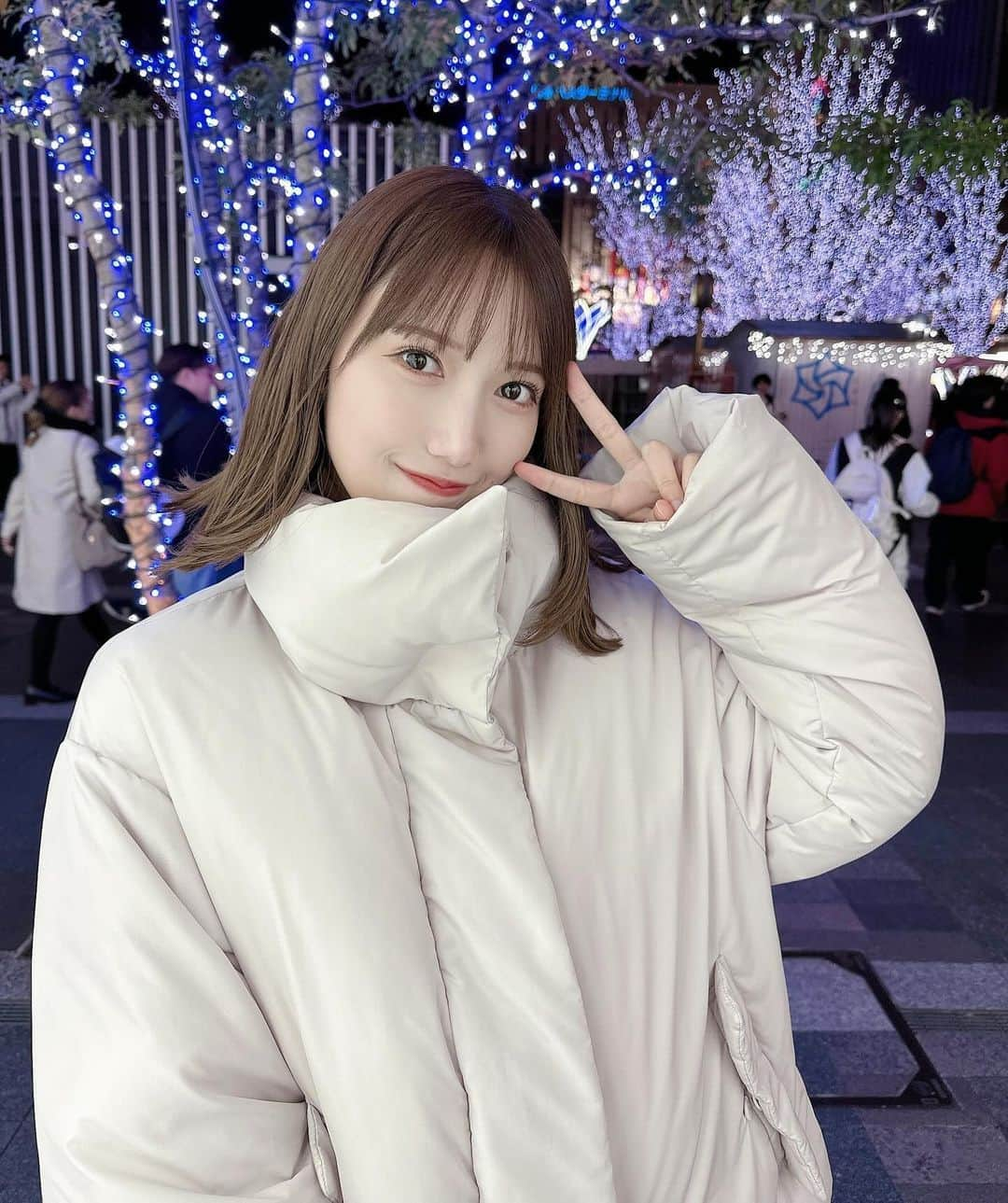 田中菜津美のインスタグラム：「. . みんなクリスマスは なにして過ごすんですか？⛄️🤍 .  私はKBCラジオ・チャリティ・ミュージックソンで 24日【筑紫野】25日【博多】のゆめタウンで 募金活動しております⛄️ . お時間ある方は是非ご協力お願いしますー☺️☺️ . #目の不自由な方に音の出る信号機を  #kbcラジオチャリティミュージックソン」