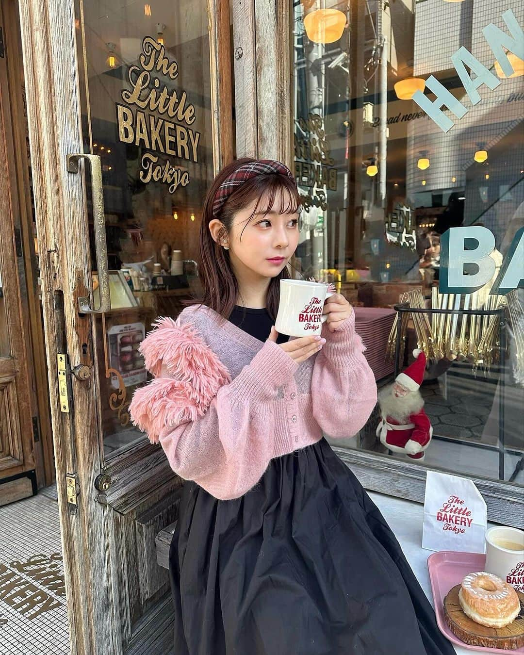 横田亜美さんのインスタグラム写真 - (横田亜美Instagram)「. 甘めコーデ☺︎💞 . . #明治神宮前カフェ #明治神宮前 #表参道カフェ #東京カフェ #原宿カフェ #原宿 #表参道 #東京カフェ部  #クリスマス #パン屋さん #パン屋巡り #パン屋 #thelittlebakerytokyo #j1ubylabelleetude #j1u #PR」12月1日 20時35分 - amimi0218