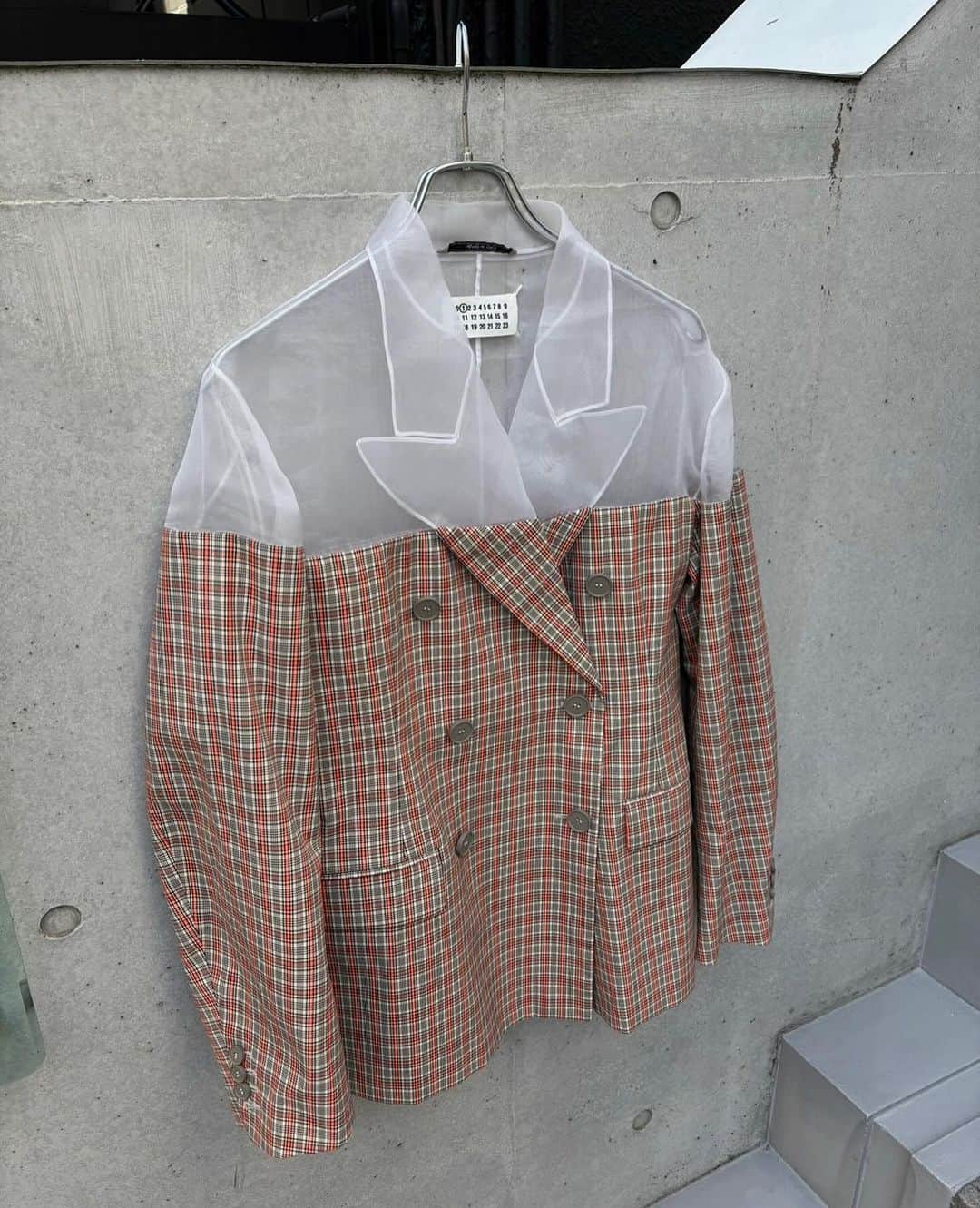 Ｈedyさんのインスタグラム写真 - (ＨedyInstagram)「. Maison Margiela チェック柄ジャケット 品番:H23111207MM  ※WEB掲載予定  @hedy_daikanyama  @hedy_osaka_ @hedy_worldwide   #hedy #hedy_japan #hedy_vintage #vintageshop」12月1日 20時36分 - hedy_vintage