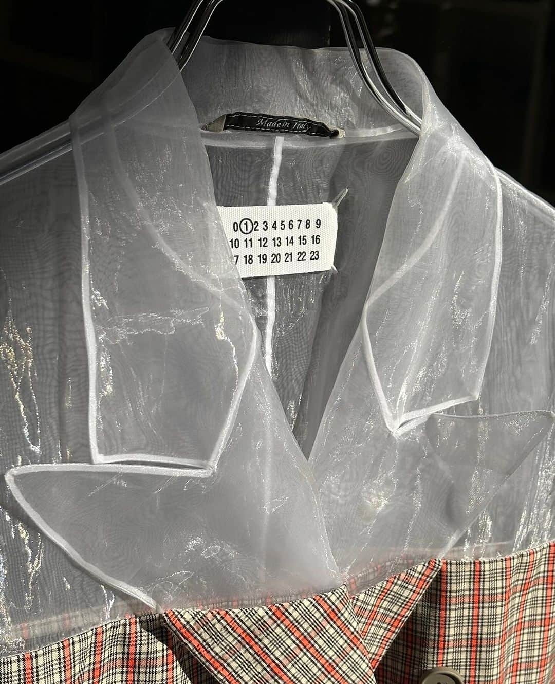 Ｈedyさんのインスタグラム写真 - (ＨedyInstagram)「. Maison Margiela チェック柄ジャケット 品番:H23111207MM  ※WEB掲載予定  @hedy_daikanyama  @hedy_osaka_ @hedy_worldwide   #hedy #hedy_japan #hedy_vintage #vintageshop」12月1日 20時36分 - hedy_vintage