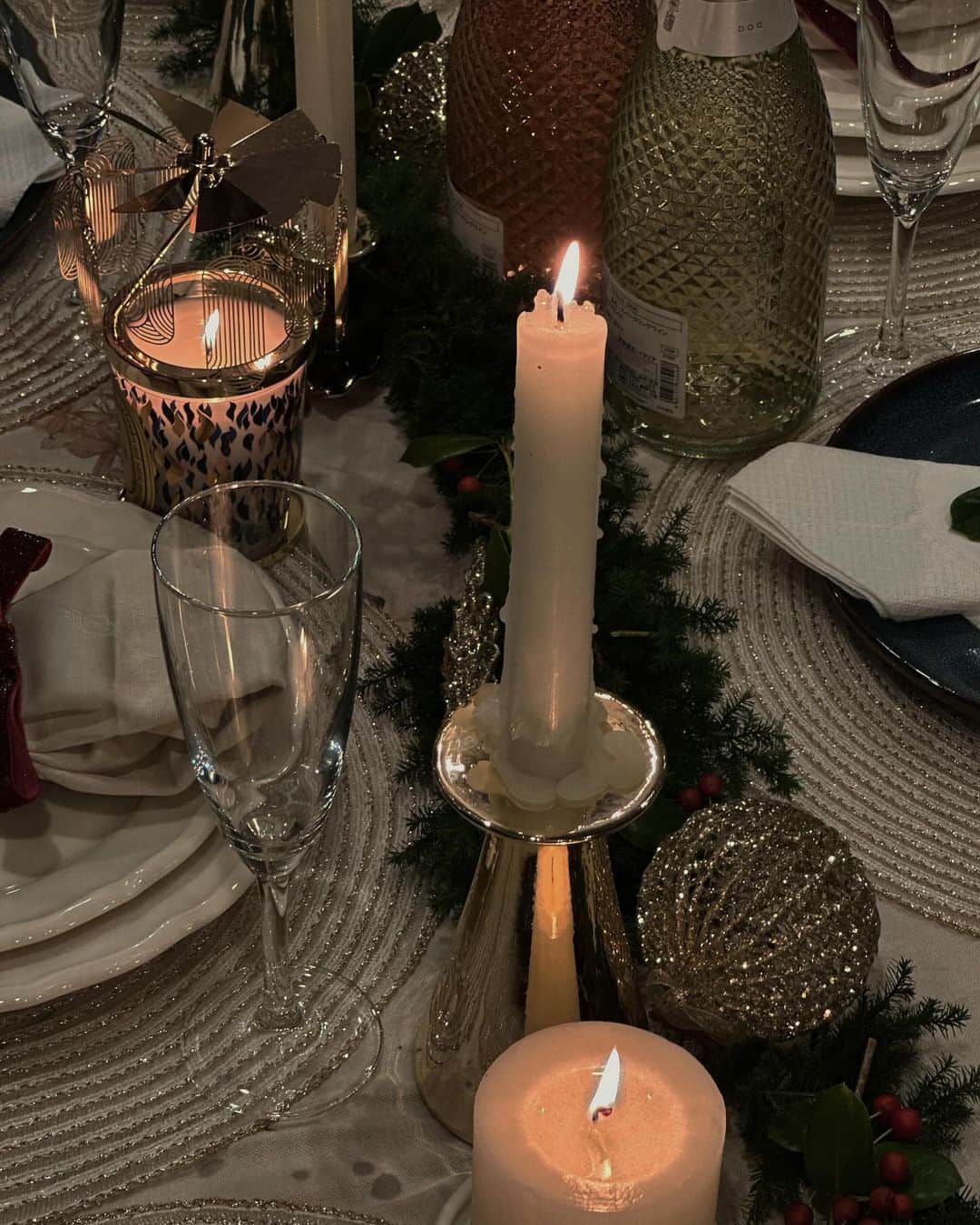 増澤璃凜子のインスタグラム：「𝒊𝒕'𝒔 𝒕𝒊𝒎𝒆…♥️🦌🌨️🪵🕯️🎄 #hellodecember」