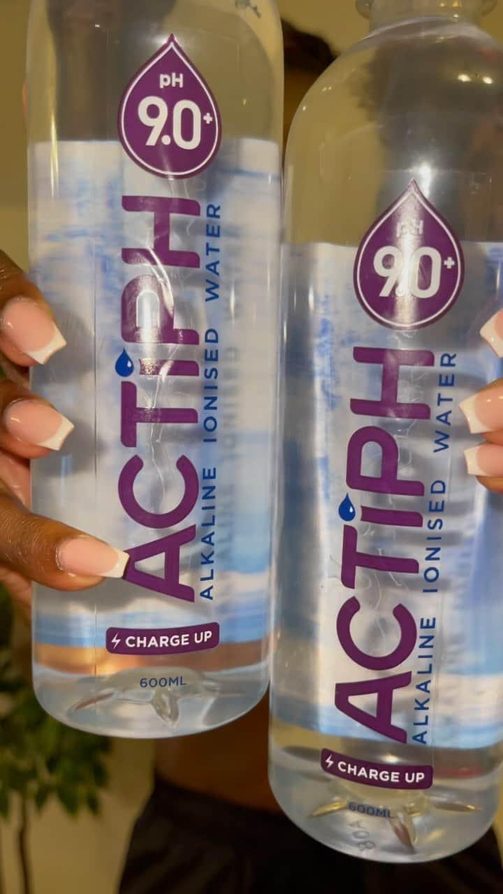 デズリー・ヘンリーのインスタグラム：「#MOOD When your @actiphwater order arrives⚡️ 💜」