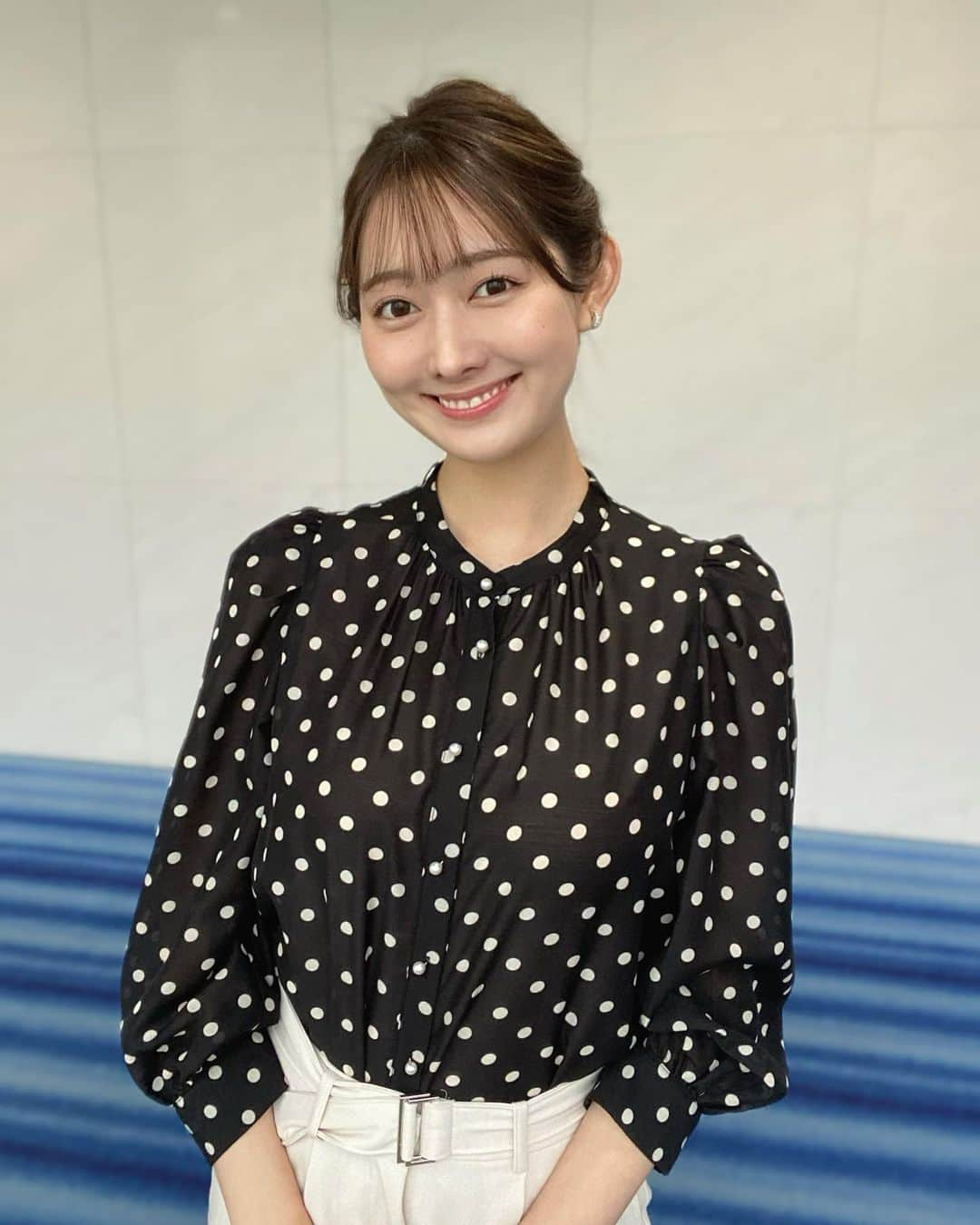 森山みなみのインスタグラム：「.  今週も羽鳥慎一モーニングショーをご覧いただき、ありがとうございました。  動きやすいパンツスタイルでした！ すっきり編みおろしヘアに♡  良い週末をお過ごしください。 来週も宜しくお願いいたします！   #テレビ朝日 #羽鳥慎一モーニングショー #モーニングショー #アナウンサー  #森山みなみ  #衣装」