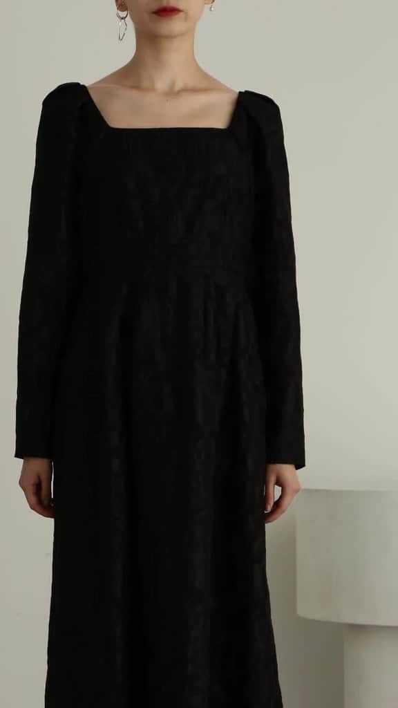 JILLSTUARTのインスタグラム：「【名古屋松坂屋店】 新作アイテムのご紹介 ・Honoka 156㎝ ・Sakura 157㎝ ・Tomoko 155㎝   ・【JILLSTUARTロゴ刺しゅうタートルネック】 col. black/white/wine/blue size. FR ¥13,200 (税込)   ・【アシンメトリーフレアミニスカート】 col. black/beige/ size. 0/2/4 ¥19,800 (税込)   ・【シャインジャガードスクエアネックワンピース】 col. black/blue size. 2/4 ¥42,900 (税込)   ・【レイヤードライクジャンプスーツ】 col. black/ size. 0/2/4 ¥33,000 (税込)   ・【パールリブニットトップス】 col. black/beige size. FR ¥19,800 (税込)」