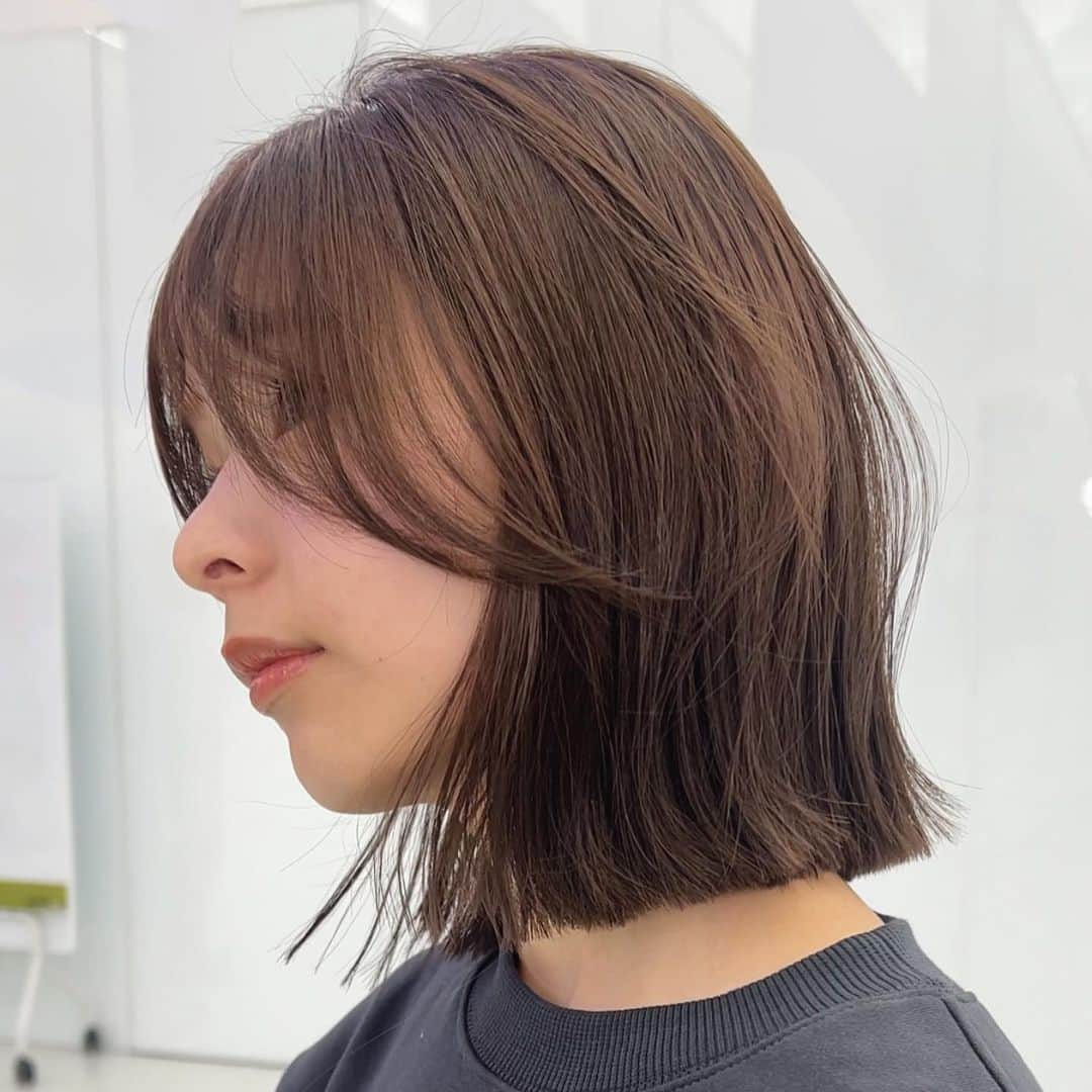 伊藤愛のインスタグラム：「ギリギリ結べるショートボブ🐈❤︎  直毛さんもくたっとhair」