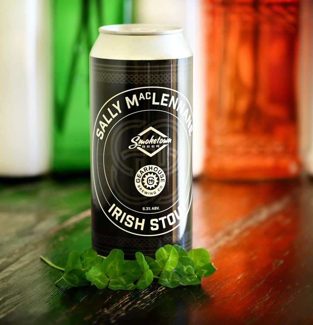 KIYOさんのインスタグラム写真 - (KIYOInstagram)「シェーンの訃報を聞いたらなんとなくシュタウトビールが飲みたくなってガレージで麦とホップの黒を飲んでます。ホントはSally Maclennaneが良かったな。  #RIP #ShaneMacgowan #thePogues #Shane #SallyMaclennane #Irishpunk #Irishfolk #stoutbeer #garagelife」12月2日 6時17分 - kiriko009
