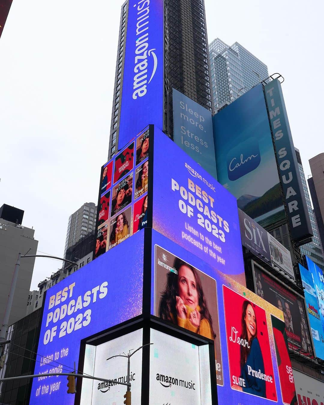 ジュリア・ルイス＝ドレイファスさんのインスタグラム写真 - (ジュリア・ルイス＝ドレイファスInstagram)「It’s a great honor to announce that Wiser Than Me with Julia Louis-Dreyfus(@officialjld ) is one of Amazon’s(@amazonmusic ) Best Podcasts of 2023!  Thank you to all the listeners for making us a hit in our first year. We can’t wait to share more wisdom and laughter with you in the coming year!  You can listen to Wiser Than Me on Amazon Music (@playmorepods )  #wiserthanme #makelifesuckless」12月2日 6時26分 - officialjld