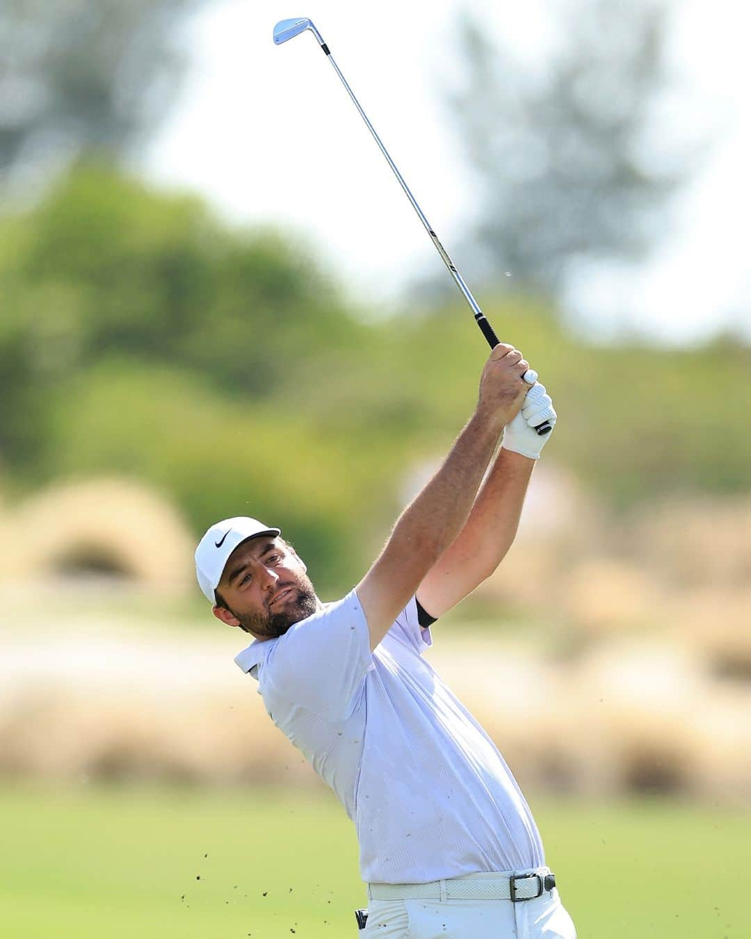 テーラーメイド ゴルフのインスタグラム：「You can't fire a 66 (-6) without being surgical with the blades. 💯 @scottie.scheffler led the field today, hitting 72% of greens to vault him into a tie for the lead. #TeamTaylorMade」