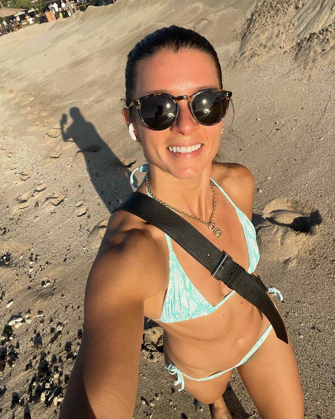 ダニカ・パトリックさんのインスタグラム写真 - (ダニカ・パトリックInstagram)「Had the best 2 days in Hawaii! I think I underestimate how little time (when spent right) it takes to relax and re-energize. For me that’s… nature, walking, slow mornings, massage, music, sunrises/sunsets, laughing…. And all of that leads to me feeling really grateful, which is a powerful emotion. ✨  • It can be a busy and stressful time of year so if you get a break… figure out what it takes to regroup quickly. 🏝️  • Oh, and I went there for work! Speaking for @cisco and playing golf with the ceo…. didn’t really feel like work. 🙌🏼」12月2日 6時43分 - danicapatrick