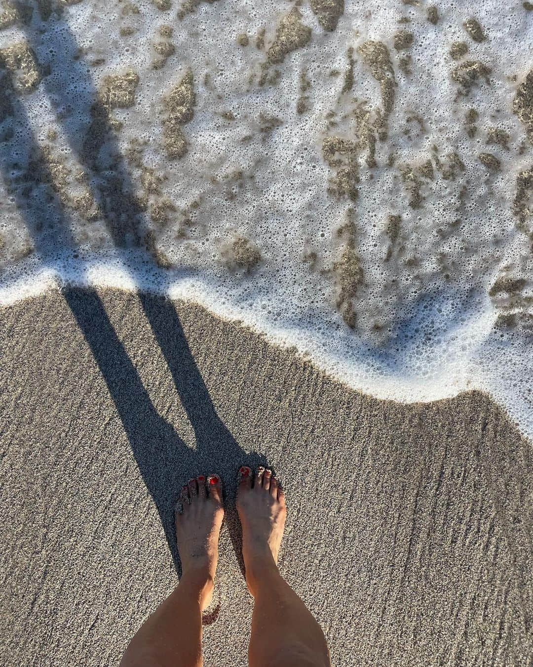 ダニカ・パトリックさんのインスタグラム写真 - (ダニカ・パトリックInstagram)「Had the best 2 days in Hawaii! I think I underestimate how little time (when spent right) it takes to relax and re-energize. For me that’s… nature, walking, slow mornings, massage, music, sunrises/sunsets, laughing…. And all of that leads to me feeling really grateful, which is a powerful emotion. ✨  • It can be a busy and stressful time of year so if you get a break… figure out what it takes to regroup quickly. 🏝️  • Oh, and I went there for work! Speaking for @cisco and playing golf with the ceo…. didn’t really feel like work. 🙌🏼」12月2日 6時43分 - danicapatrick