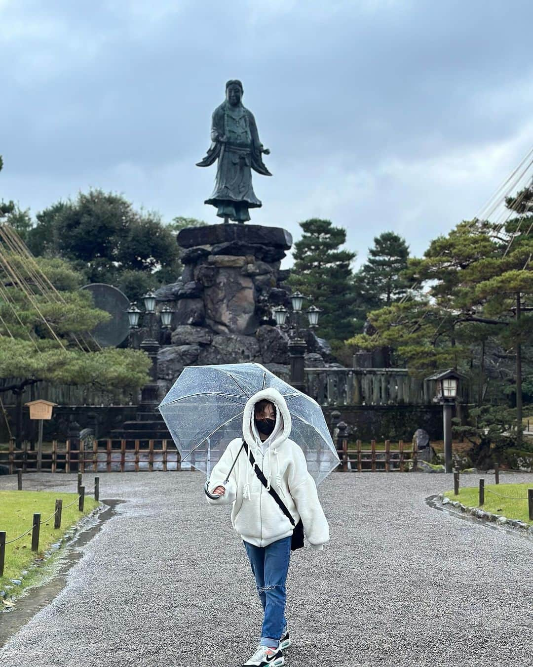 西村麻衣さんのインスタグラム写真 - (西村麻衣Instagram)「兼六園でお散歩しました🍁  #石川県　#金沢　#LEAD #遠征」12月2日 6時43分 - maikey1006