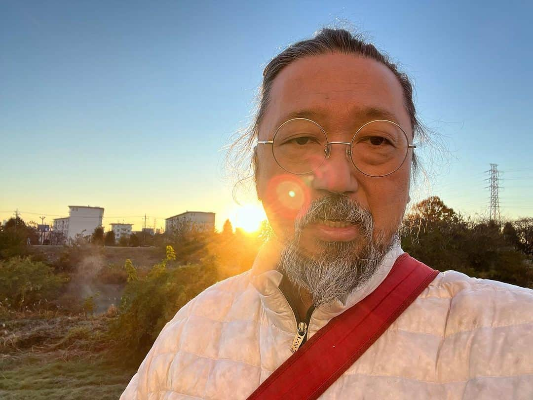 村上隆のインスタグラム：「Good morning!  あさぁー！ 摂氏1℃ さむ！」