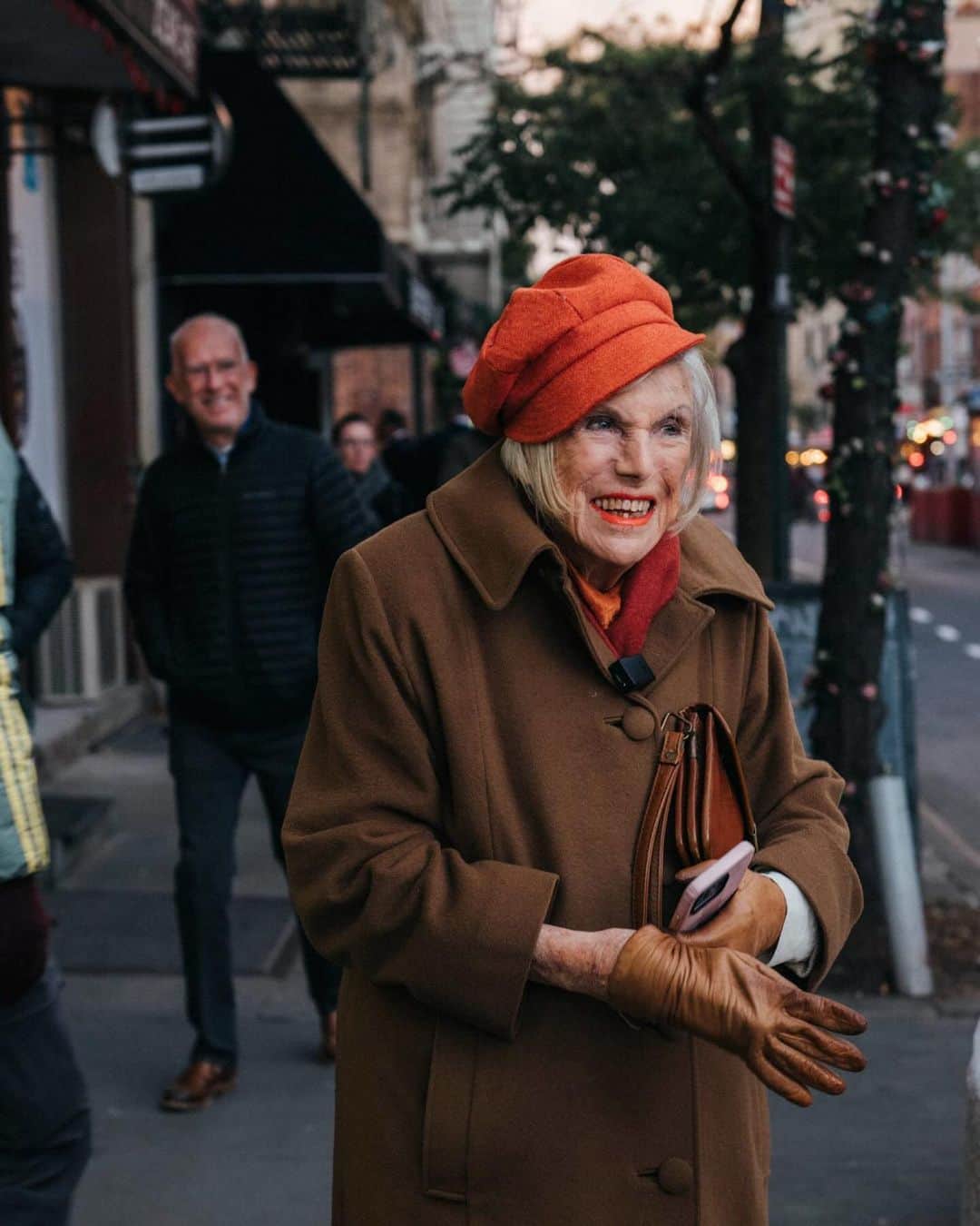 New York Times Fashionさんのインスタグラム写真 - (New York Times FashionInstagram)「Dorothy Wiggins needed a hobby after the death of her husband. Now she’s an internet star.   Wiggins’s comings and goings around New York are celebrated on TikTok and Instagram accounts, both called @dorothylovesnewyork, which are managed by Michael Astor, a freelance journalist.   Tens of thousands of people follow the accounts, which chronicle Wiggins’s late 90s as she navigates life in New York and the Hamptons equipped with a wooden walking staff, vintage hats and a bone-dry sense of humor. Part of the accounts’ charm lies in her indifference to social media.  “I’m a funny one to become popular, because I scorn it all,” she said in an interview with The New York Times. “I hate walking down streets and seeing people clutch their phones like they’re clutching their heart.”  Learn more about Wiggins and her unexpected internet fame from @alexvadukul at the link in the bio. Photo by @george_etheredge」12月3日 4時00分 - nytstyle