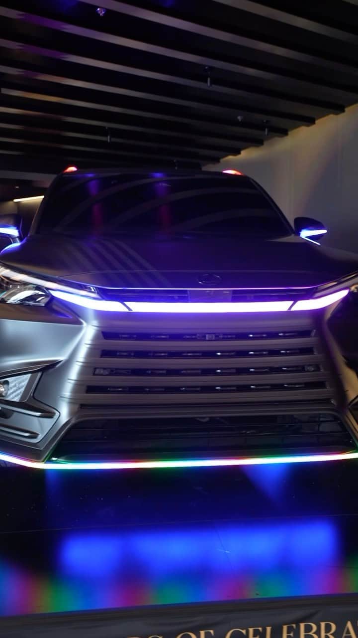 Lexus USAのインスタグラム：「Built for gamers. Inspired by gamers. The Razer #LexusTX was unveiled at the Esports Awards last night. The vehicle’s interior has been transformed into a custom immersive gaming experience, featuring top of the line Razer gaming seats and peripherals. A sleek matte black finish adorned with vibrant green LED lights and black out emblems highlight the exterior of the vehicle. Get an inside look at how Lexus and Razer joined forces to create the one-of-a-kind Gamer TX in our 3-part episode series, dropping next week.   *Special project vehicle modified with non-Lexus parts that may void warranty, negatively impact safety, and not be street legal.」