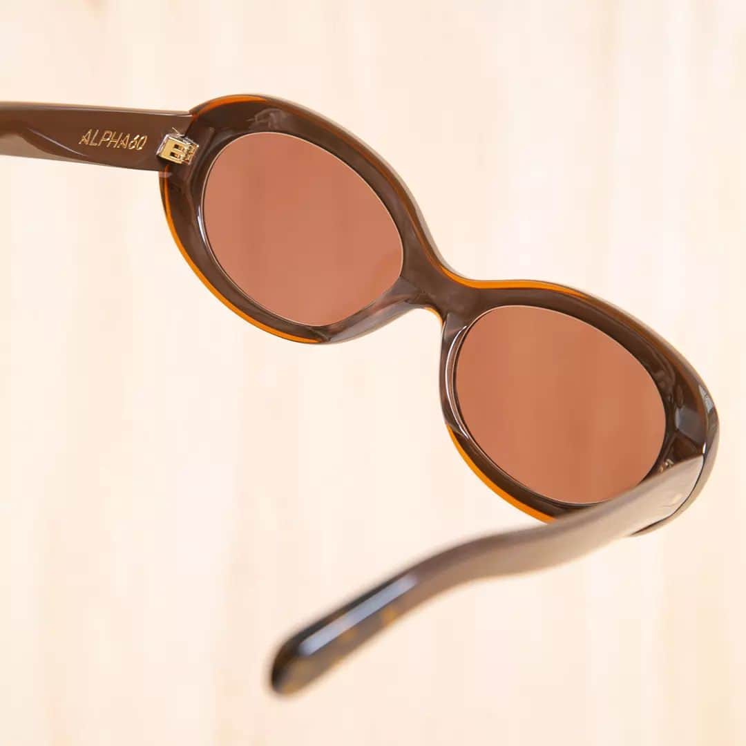 アルファ60のインスタグラム：「Stuck on Gift ideas for the festive season? Our Portia Frames have got you covered!   Made using premium materials and components for optimal fit and function, Portia suits every face shape. They are also prescription compatible. Shop in store or online today!」