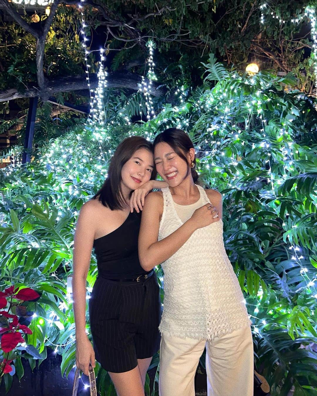 フォン＝サナンタチャット タナパットピサーンのインスタグラム：「Feeling festive 🎄⭐️」