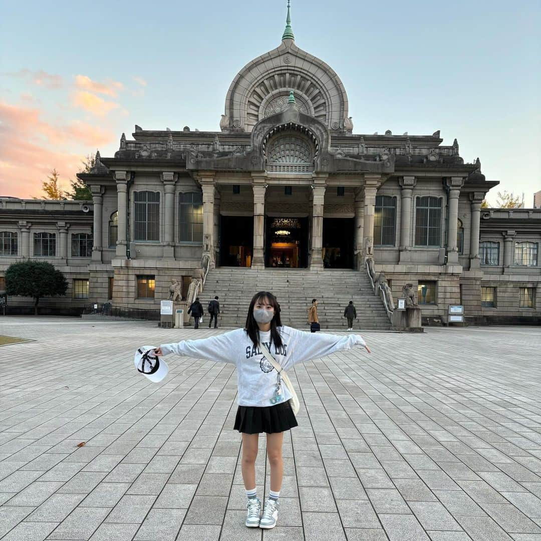 川原美咲さんのインスタグラム写真 - (川原美咲Instagram)「🕍🏰🏛️ 何枚目派？ ・ こんなに素敵な場所で舞台してます🩶 ・ 会場は、建物を正面から見て右側の喫煙所の前の入り口です！カフェと反対側！ （カフェはモーニングが気になってます笑笑） ・ お席は、明日2日が補助席で少し そして千秋楽が､B席なら少し！！！ お早めに…！！ ・ ・ チェキもゲットして欲しい🥹🥹🙇‍♀️ よろしくお願いします♡ ・ ハート班❤️みんなで待ってまーーす❤️❤️ ・ ・ ・ ・ ・ ・ ちなみに4枚目は『ここが私のアナザースカイ､築地本願寺です！』って言ってる時です。笑 ・ ・ #見えない人たち誰もそれに気づかなかった  #築地本願寺 #築地本願寺カフェ #築地本願寺ブディストホール #ブディストホール #築地デート #築地モーニング #築地グルメ #パンプランニング #見えない人たち #オムニバス舞台 #東京観光 #tsukiji #築地駅 #temple #お寺 #お寺巡り  #tsukijihonganji #tsukijihonganjitemple #japantravel #japantrip #japan #japanese #japaneseculture #japanesegirl」12月1日 23時03分 - misaki_888_sagasaikou