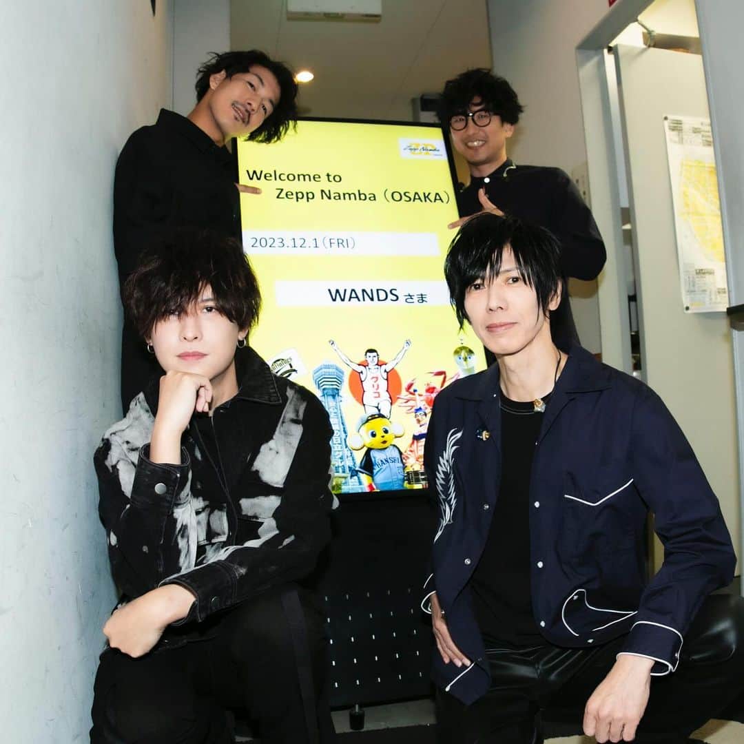 WANDSさんのインスタグラム写真 - (WANDSInstagram)「FANDS MEETING 2023 12/1(金)  大阪公演 @zeppnamba_  ご来場いただいたファンクラブ会員の皆様ありがとうございました！  support member Ba 鳥越啓介  Dr 神田リョウ  LIVEやトークコーナーはいかがでしたか？ セットリストやイベントの感想などぜひコメント欄にてお聞かせください！   #WANDS_FANDS  #オバショット」12月1日 23時04分 - wands_official
