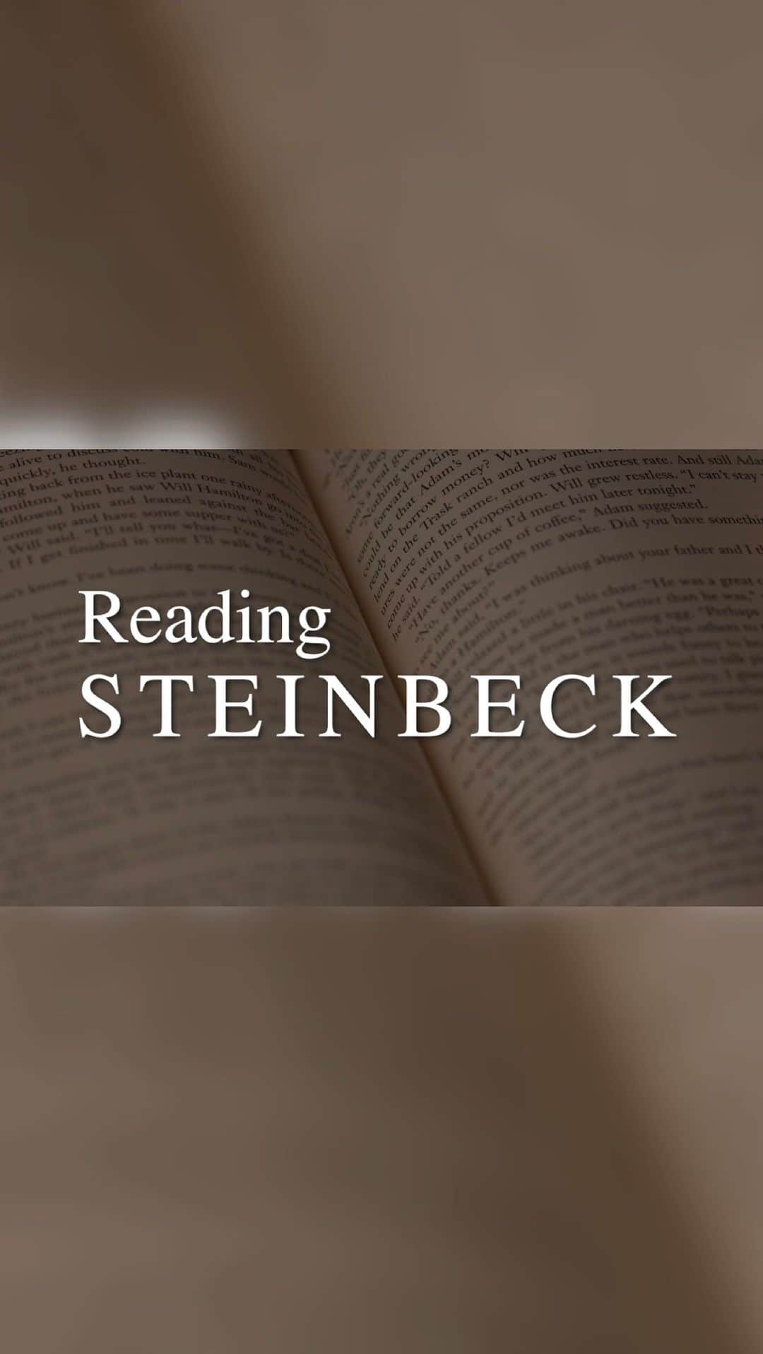 ジョシュ・ブローリンのインスタグラム：「READING STEINBECK (PART 2) Friends coming together because of the power of the quintessential American written word. Coming together for a common goal -- to see through a window of the personal and, ultimately, experience compassion, then, finally, community.  Thank you to all who participated.  Edited by alexcampos.filmtv @steinbeckcenter Readers:  David Choe @davidchoe Adam Rodriguez @adamrodriguez Lili Taylor @lilitaylor Garrett Hedlund @garretthedlund Mel Gibson  Isabela Merced @isabelamerced Scott Avett @scottavett James Brolin @jamesbrolin_ Kelly Clarkson @kellyclarkson Anthony Zerbe  Dierks Bentley @dierksbentley  Josh Brolin @joshbrolin」