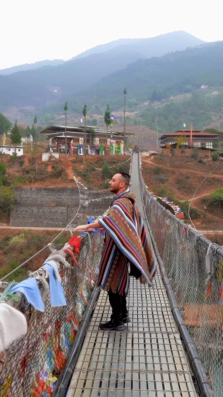 Awesome Wonderful Natureのインスタグラム：「Punakha Suspension Bridge is the longest suspension bridge in Bhutan measuring 180 m in length which is believed to build 400 years ago. 🇧🇹 #bhutan #asia #travel #nature discover Bhutan with @bhutanpeacefultour ✌🏽」