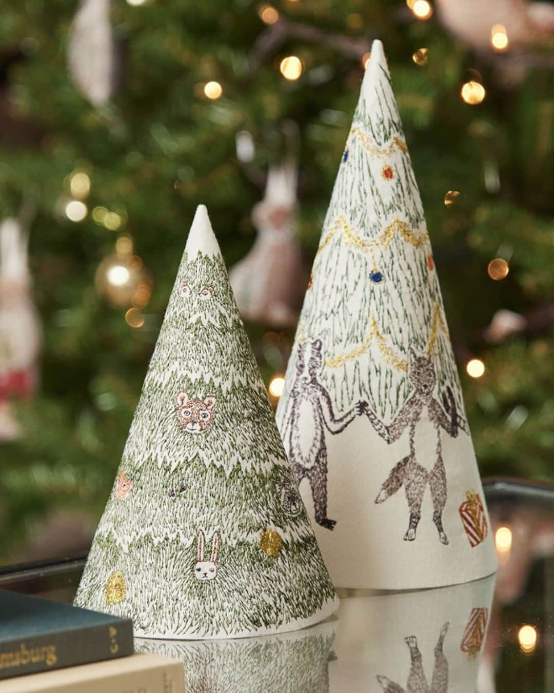 コーラル アンド タスクのインスタグラム：「Oh Christmas Tree! 🎄Our felt table top trees are a delightful addition to your mantel or Christmas table setting. #coralandtusk #addtocart」