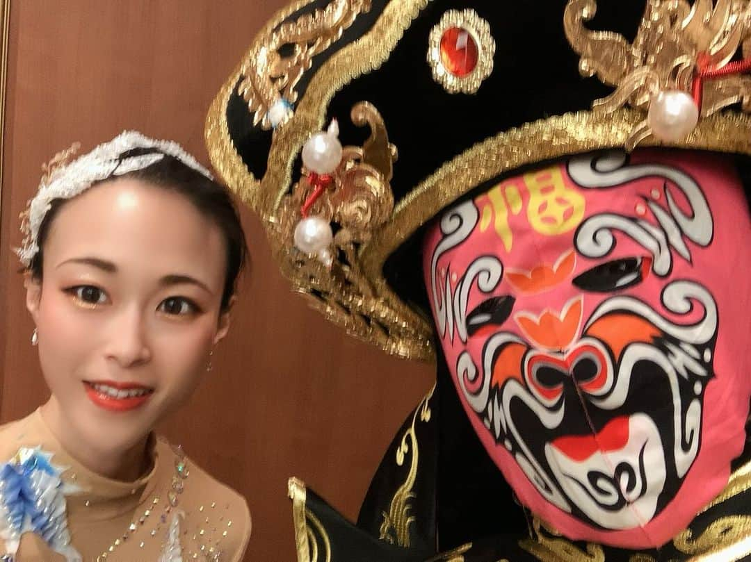 荒木巴さんのインスタグラム写真 - (荒木巴Instagram)「大垣•岐阜での雑技＆変面魔術ショー2日目でした。 ご覧いただいた皆様、お世話になった皆様、ありがとうございました。 会場に行く途中に斉藤道三＆織田信長の岐阜城が見えました。  #岐阜  #岐阜城  #織田信長  #斉藤道三  #変面ショー  #変面  #中国雑技  #雑技  #椅子倒立  #女性マジシャン  #荒木巴  #イリュージョン  #マジックショー」12月1日 23時32分 - tomoearaki